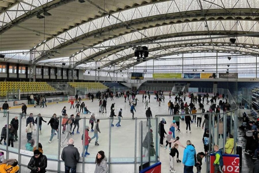Saisonbilanz: Gut 117.000 Gäste im Chemnitzer Eissportzentrum - In der jetzt zu Ende gegangenen Saison haben im Eissportzentrum am Küchwald mehr Besucher ihre Runden gedreht, als 2019/2020.