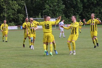 Saisonendspurt in der Erzgebirgsliga: Ein Stadtderby elektrisiert die Massen und Thalheim II verärgert die Konkurrenz - Im Schneeberger Stadtderby gab es keinen Sieger. Florian Kay Bochmann (Nr. 18) traf zum 1:0 für Concordia, am Ende trennten sich beide Teams 1:1.