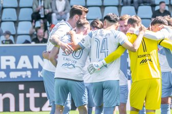 Saisonfazit des Chemnitzer FC: Stabilität dank Trainerwechsel - Vor allem dank Torjäger Dejan Bozic (ganz links) und Torhüter Daniel Adamczyk (in Gelb) wendete der CFC die Saison nach einem bedenklich schwachen Start noch zum Guten.