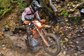Saisonfinale im Enduro-Cup: Sächsische Erfolgsbilanz soll wachsen - Der Drebacher Karl Weigelt hat sich in der Deutschen Enduro-Meisterschaft den Silberrang der E-2-Klasse gesichert. 