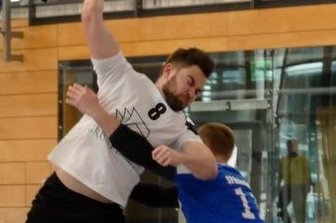 Saisonfinale wird für Rotation zur Zitterpartie - Wurde mit 76 Treffern Torschützenkönig der Bezirksklasse: Philipp Roscher aus Borstendorf. 