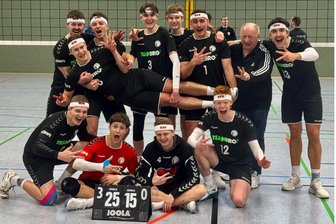 Saisonfinale zu später Stunde: Freiberger Volleyballer wollen trotzdem hellwach sein - Wollen zum Abschluss nochmals jubeln: die Volleyballer des 1. VV Freiberg.