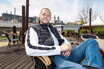 Saisonstart am 1. Mai: Was Gäste am Plauener Stadtstrand in diesem Sommer erwartet - Stadtstrand-Chef Rico Neumann startet in die Freiluft-Saison.