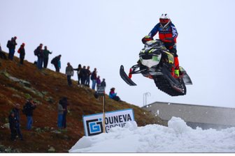 Saisonstart auf Kette und Kufen: Snowcrosser aus dem Erzgebirge reisen dem Schnee hinterher - Hoch hinaus im Wonnemonat Mai: Jens Ullmann vom MC Grünhain beschloss die alte Saison auf dem Wildkogel. Jetzt geht es nach Italien.