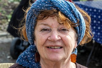 Saisonstart der Hexenführung an den Weberhäusern in Plauen - Margitta Schier führt als Plauener Hexe durch das wildromantische Stadtquartier am Mühlgraben.