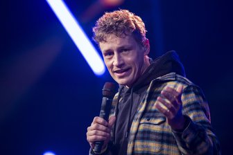 Saisonstart im Naturtheater Bad Elster: Wofür es noch Karten gibt – und wo es eng wird - Popsänger Tim Bendzko gastiert auf seiner Sommertour „Alles, nur nicht zurück“ am Freitag, 10. Juli, 20 Uhr im Naturtheater Bad Elster. Karten gibt es bei der „Freien Presse“.