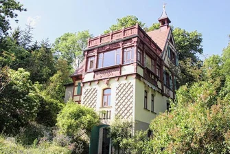 Saisonstart und Ostereiersuche: Hermann-Vogel-Haus in Krebes ab April wieder offen - Das idyllisch gelegene Hermann-Vogel-Haus bei Krebes in der Gemeinde Weischlitz ist ab 1. April wieder geöffnet.