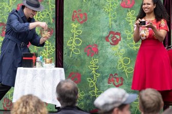 Saisonstart voller Inspirationen - Auf einer kleinen Bühne gaben die Künstler des Eduard-von-Winterstein-Theaters Einblicke in die neue Spielsaison.