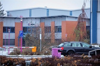 Salpetersäure explodiert im Labor eines Lugauer Metallbetriebes - Ein explodiertes Fläschchen Salpetersäure im Lugauer Unternehmen BGH Edelstahl hat am Montagmittag einen Großeinsatz ausgelöst. 