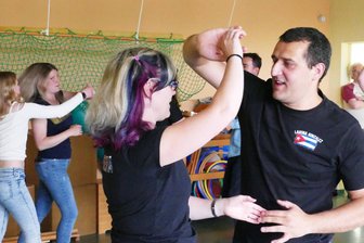 Salsa im Blut: Erzgebirger mit kubanischen Wurzeln will eine Salsa-Community aufbauen - In jedem Salsa-Kurs ist Marcel Gonzalez, der hier mit seiner Frau Doreen tanzt, seine Leidenschaft anzumerken.