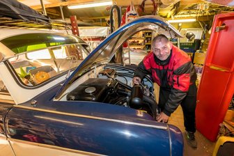 Sammler zeigt in Forchheim seine Schätze aus DDR-Zeit - Zum Fuhrpark von Frank Lieberwirth gehört ein Trabant 500 aus dem Jahr 1960.