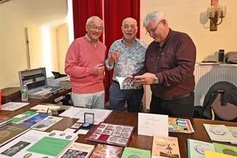 Sammlerbörse in Freiberg: Zum 85. Mal stehen Medaillen und Briefmarken im Blickpunkt - Die Freiberger Münzfreunde Wolf-Dieter Jentzsch, Helmut Herholz und Dr. Lothar Schumacher (von links) gehören zum Gastgeberteam der Börse im Tivoli Freiberg.