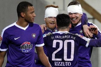 Samson kehrt zurück zum FC Erzgebirge Aue - Loius Samson (links) ist wieder ein Veilchen.