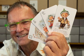 Sandmännchen: Erzgebirger gratuliert Ostdeutschlands berühmtesten Bartträger auf seine Art zum 65. Geburtstag - Ralf Viehweg, Spika-Geschäftsführer, liebt Spiele(n). Sein Herzensprojekt: DDR-Kinder- und Familienspiele in limitierter Sonderauflage neu auf den Markt zu bringen. Nun gibt es eine Neuauflage des Kartenspiels „Sandmännchen“ von 1963.