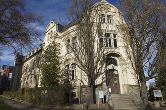 Sanierer baut früheres Landratsamt zu Seniorenqartier aus - Das alte Landratsamt an der Neundorfer Straße 94-96 in Plauen. 