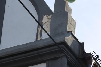 Sanierter Nordgiebel des Zwickauer Gewandhauses verliert nach Frost Putzteile - Am Nordgiebel des Gewandhauses löst sich der Putz. Die Schäden sollen durch Frost entstanden sein.
