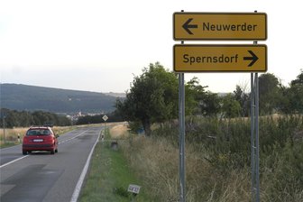 Sanierung Bundesstraße bei Geringswalde: Weite Umwege für Autofahrer - Die Sanierung der Bundesstraße beginnt am Abzweig nach Spernsdorf. Von Rochlitz kommend, ist der Ort während der Bauarbeiten noch erreichbar.