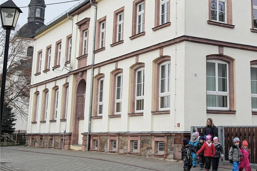 Sanierung der ehemaligen Kirchschule in Zettlitz kostet mehr - Die Sanierung ist fast geschafft. Im Januar soll das Begegnungszentrum vorgestellt werden. 