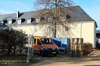Sanierung der Goethehalle: Eine Stadt im Vogtland gibt Gas - An und in der Treuener Goethehalle geht es auch während der Wintermonate geschäftig zu.