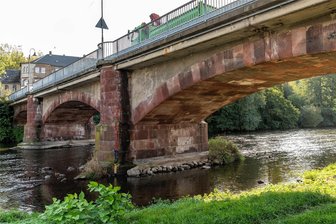 Sanierung der Muldenbrücke in Lunzenau: Am Montag geht es endlich los - Am Montag starten Arbeiten zur Sanierung der Muldenbrücke in Lunzenau. Zuerst wird eine Behelfsbrücke gebaut.