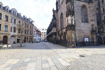 Sanierung der nördlichen Vorhalle: Zwickauer Dom bekommt nach 800 Jahren Geschichte erstmals eine Toilette - Die nördliche Vorhalle befindet sich linksseitig des Hauptportals gegenüber der Gaststätte „Wenzel“.