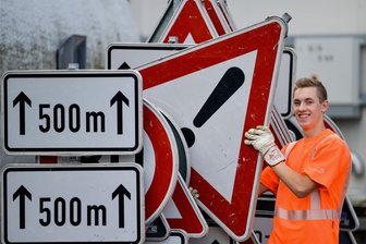 Sanierung der Staatsstraße 289 bei Reichenbach: Ab Dienstag wieder freie Fahrt - Die Baustellenschilder an der S 289 bei Reichenbach werden weggeräumt. Ab Dienstagmittag heißt es: „Freie Fahrt“.