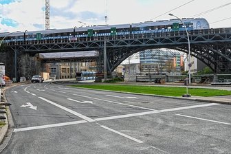 Sanierung des Bahnviadukts in Chemnitz: Zugverkehr für zwei Wochen unterbrochen - Das Bahnviadukt in Chemnitz. Im Bereich über die Annaberger Straße (links) werden kommende Woche Stahlträger und Betonteile eingehoben. Danach seien die größten Arbeiten an dieser Stelle beendet. 