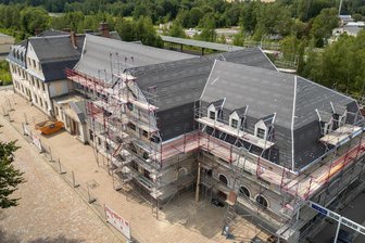 Sanierung des Falkensteiner Bahnhofsgebäudes: Jetzt wird die Innensanierung vorbereitet - Am Falkensteiner Bahnhof starten die Vorbereitungen für die Innensanierung.