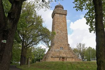 Sanierung des Glauchauer Bismarckturms steht vor Problemen - In diesem Jahr steht der zweite Sanierungsabschnitt am Glauchauer Bismarckturm an. Foto: Andreas Kretschel/Archiv