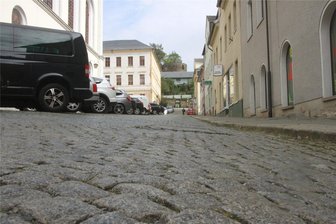 Sanierung des Kirchplatzes in Elsterberg beginnt - Rund um die Laurentiuskirche in Elsterberg wird in den nächsten Monaten gebaut. Dann fallen auch die Parkplätze weg.