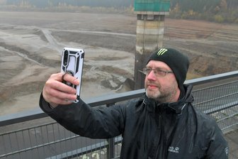 Sanierung Talsperre Lichtenberg: Woher jetzt das Wasser kommt - Die Talsperre Lichtenberg im Erzgebirge ist leergelaufen. Silvio Hübler aus Arnsdorf bei Dresden schaute sich das an. Denn sein Großvater Willi war am Talsperrenbau vom Anfang bis zum Ende mit dabei.