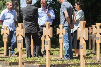 Sanierung von Anlage für Kriegsgräber ist abgeschlossen - Die Kriegsgräberanlage auf dem Friedhof an der Hohensteiner Straße in Limbach-Oberfrohna ist saniert. Damit bietet sie nun wieder ein dem Gedenken an die in Weltkriegen Gefallenen würdigeren Anblick.