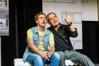 Satire trifft Politik: „SchMERZtherapie“ im Carlowitz-Congress-Center -