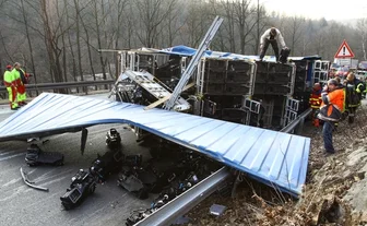 Sattelzug blockiert B 174