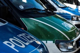Sattelzug fährt auf anderen auf - Wein ergießt sich auf A72 - 