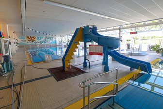 Sauna offen, Schwimmbad geschlossen: Bauarbeiten verzögern Eröffnung des HOT-Badelandes in Hohenstein-Ernstthal - Das Schwimmbecken im HOT Badeland kann diese Woche noch nicht genutzt werden.