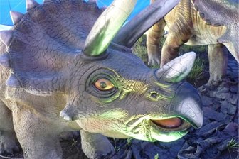 Saurier bevölkern Zwickauer Festplatz - Eine Dinosaurierschau wird am Freitag in Zwickau eröffnet.