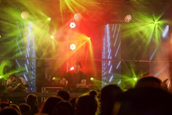 Save the Date: Auf die fünf Festivals in Mittelsachsen sollte man jetzt ein Auge werfen - 16 DJs sorgten im Vorjahr auf vier Bühnen für Stimmung bei „Krach am Bach“.