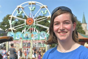 Sayda: 52. Bergfest lockte rund 1500 Besucher an - Zu den rund 100 ehrenamtlichen Helfern beim 52. Bergfest in Sayda gehörte Sarah Glöckner. Sie ist aktiv beim Skiverein SSV Sayda 1863 und spielt Volleyball. Die 15-Jährige besucht die 9. Klasse der Oberschule Sayda.