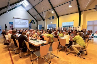 Sayda: Wie eine Hundertjährige bei der Jugend punktet - Mit einer Festveranstaltung in der großen Mehrzweckhalle der Jugendherberge Sayda sind am Sonnabend das einhundertjährige Bestehen der Einrichtung und das Jubiläum 20 Jahre deutsch-japanische Jugendbegegnungen gefeiert worden.