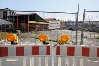 SB-Markt in Plauen: Edeka nimmt neuen Anlauf für Neubau - An dieser Stelle, hinter diesem Zaun, soll ein neuer Edeka-Markt gebaut werden.