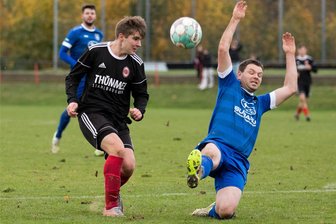 SC Freital II ist eine Gewichtsklasse zu hoch für Langenauer Fußballer - Mit sechs Saisontoren ist Fedor Ponomarenko (l.), hier in einem früheren Spiel gegen Hartmannsdorf,  bislang der beste Torschütze für die Langenauer