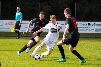 SC Syrau startet als Tabellenletzter: Barkas Frankenberg kommt zum ersten Heimspiel der Saison - Syraus Fabian Stein (am Ball) soll mit seinen Toren und Vorlagen bei der Mission Klassenerhalt helfen.