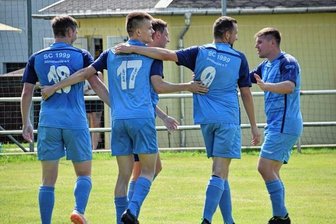 SCA-Coach: Wir haben noch kein gefestigtes Spiel - Zweimal kam der SCA gegen Langenau zurück. Der Torschütze zum 1:1 , Christian Böttger (2.v.l.), mit seinen Mannschaftskameraden.