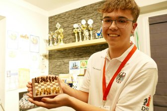 Schach-Talent aus dem Erzgebirge nimmt als ungeschlagener Sachsenmeister internationale Titelkämpfe ins Visier - Schach ist die große Leidenschaft von John Heinrich.