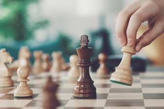 Schach-Teams aus dem Erzgebirge machen das Aufstiegsrennen spannend - In der Schach-Saison steht noch ein Spieltag aus.