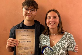 Schachspieler aus Zschopau hofft bei U-16-Weltmeisterschaft auf Punkte - Auch Schwester Sophie drückt dem Zschopauer John Heinrich bei der U-16-Weltmeisterschaft wieder die Daumen.