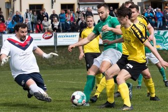 "Schade für unsere vielen Fans" - Mit vereinten Kräften: BSC-Keeper Martin Heydel und der junge Lucas René Hanitsch (r.) stoppen hier Lichtenbergs Danny Kluge. Die Lichtenberger konnten im Derby gegen Freiberg nur in den Anfangsminuten für etwas Verwirrung in den Abwehrreihen der Gäste sorgen. Danach bestimmte der BSC das Duell am Trassenweg klar und setzte sich am Ende verdient mit 3:0 durch.