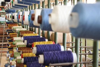 Schätze aus dem Musterarchiv von Braunsdorf: Historische Schauweberei lädt zur Midissage ein - Die historischen Spulen und Webmaschinen in der alten Tannenhauerfabrik können besichtigt werden.
