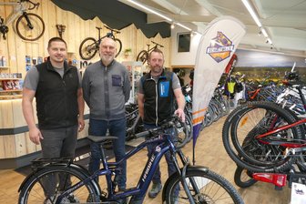Schaltwerk: Zwei Erzgebirger übernehmen bekanntes Fahrrad-Geschäft unter neuem Namen - René Escher, Stefan Weinhold und Björn Hochwald (von links) haben sich allesamt dem Radsport verschrieben.